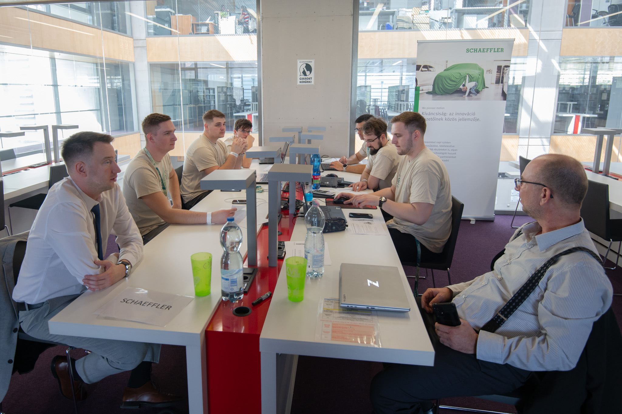 The students worked hard and fast to complete their task (Photos: Máté Dudás, Bettina Korinek)